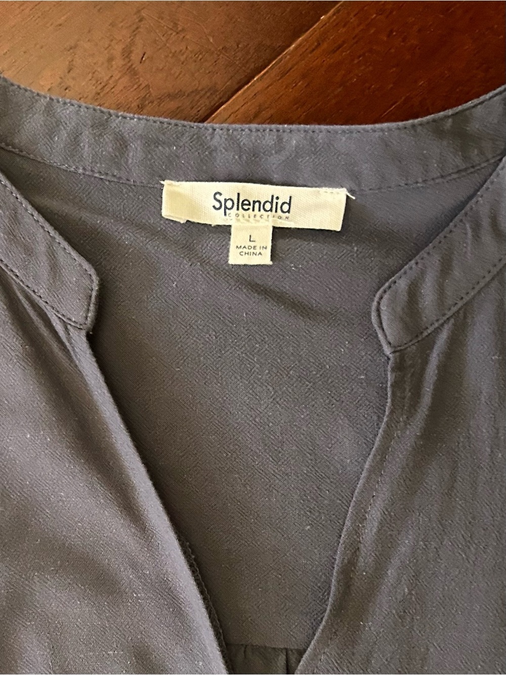 $128 Splendid Lead Gray Wynne Crepe Viscose Linen
Split V-Neck Blouse Size Large - Picture 6 of 9